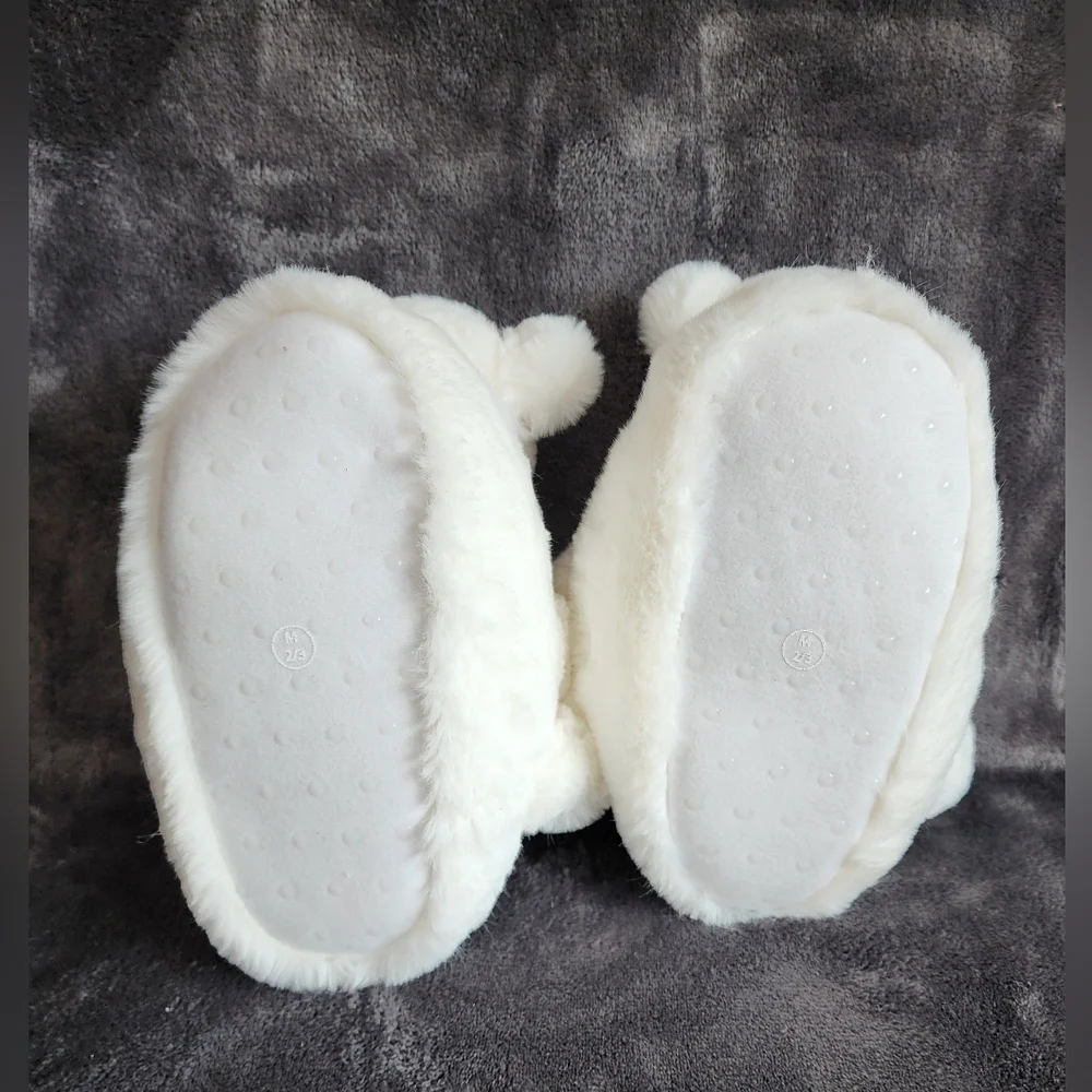 New Target Kid's winter Holiday Christmas Polar Bear Character Slippers size 2-3